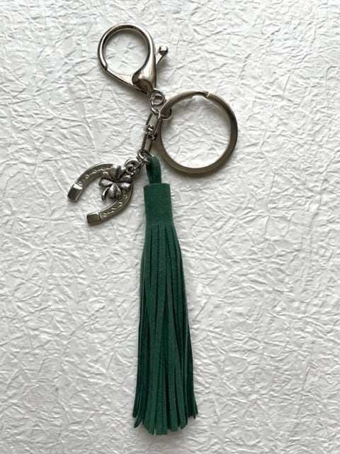 幸運のホースシュー キーホルダー スウェードロングタッセル（シルバー