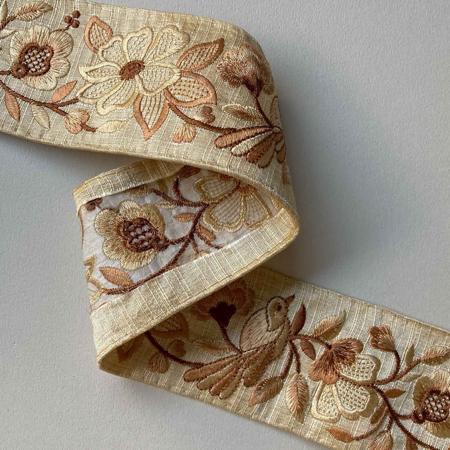再入荷〉花を眺める鳥模様のインド刺繍リボン（50cm〜） | Dua