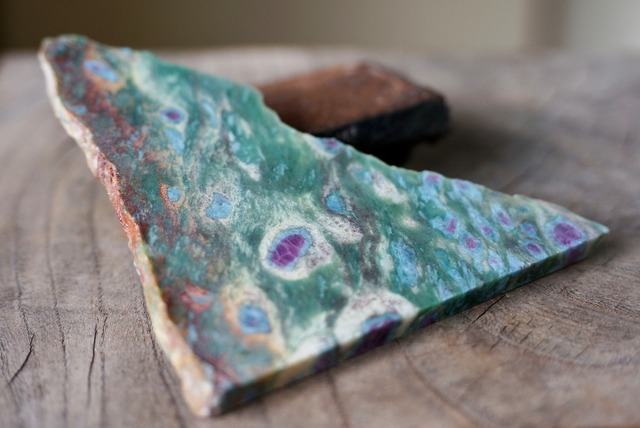 ルビー イン フックサイト,カイヤナイト　Ruby in Fuchsite with Kyanite