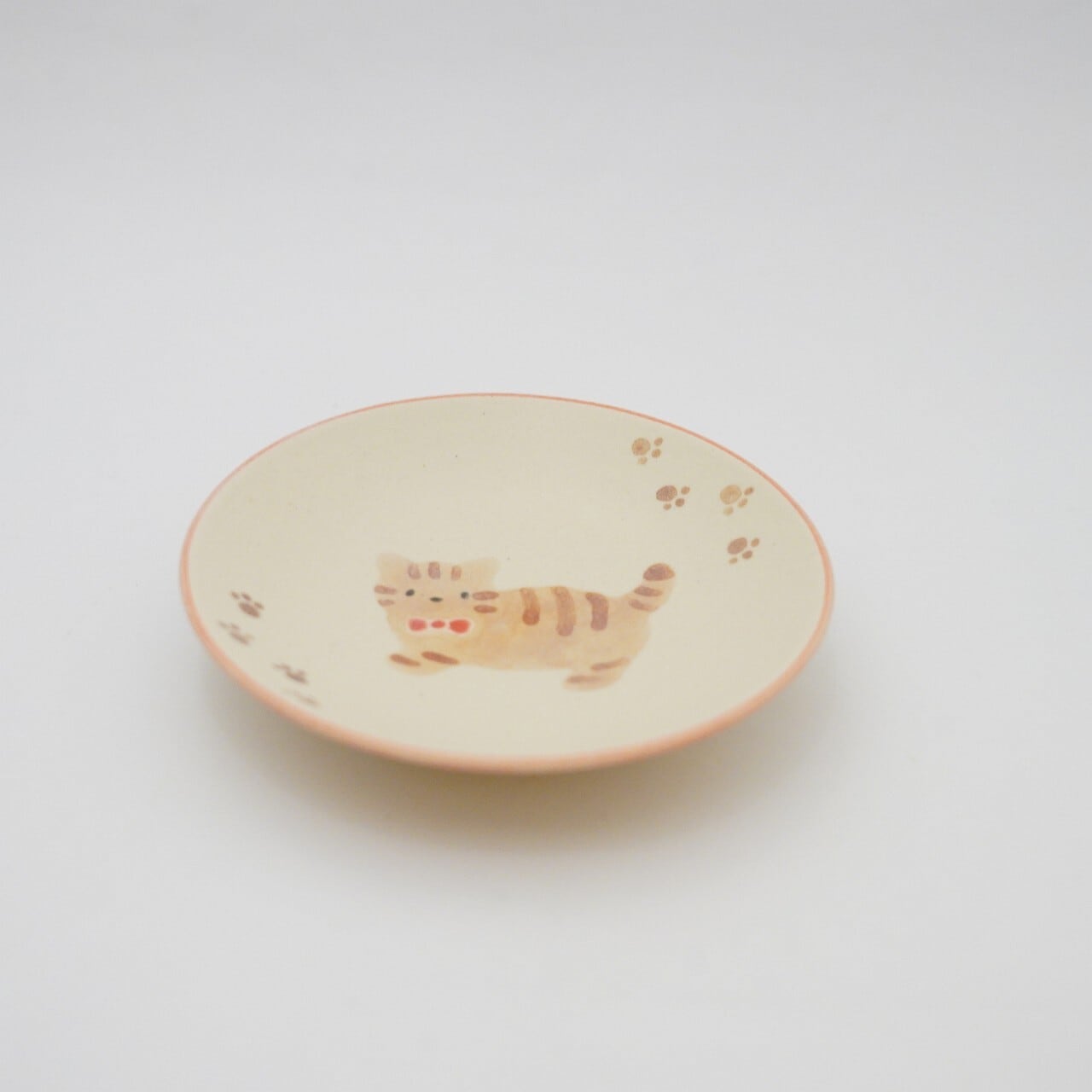 futabacco】茶トラの小皿 2-A | ろにせら ギャラリーと雑貨のお店