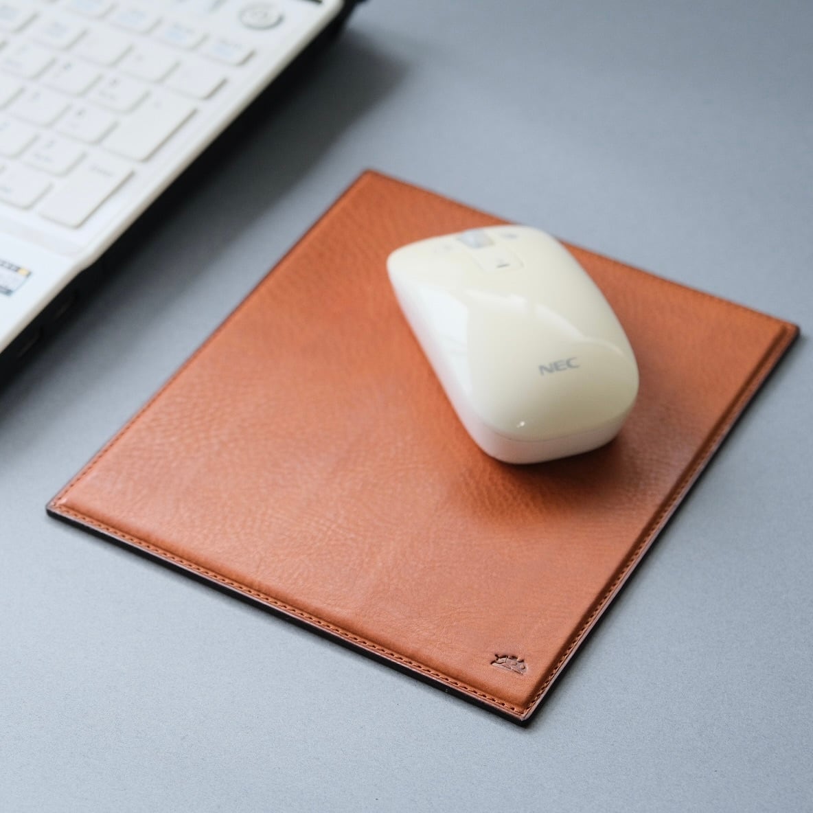 デスク周りをオシャレに 革のマウスパッド レザーマウスパッド windows