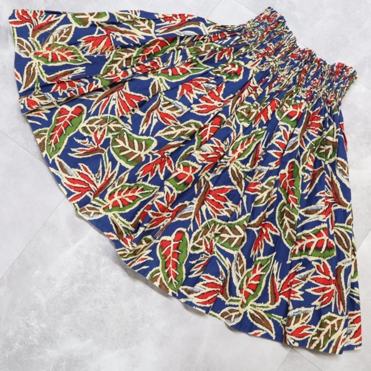 フラダンス 衣装 パウスカート ブルー系 バードオブパラダイス柄 カラフル シングル 華やか 目を引く 紺 青 赤 緑 茶 ハワイアン アロハ ハワイアンプリント フラ ダンス レッスン 練習 エレガント 大人っぽい パーティー レディース かわいい