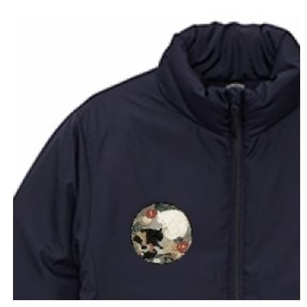 「白猫と三毛猫の縁起絵図」スタンドジャケット（中綿入）