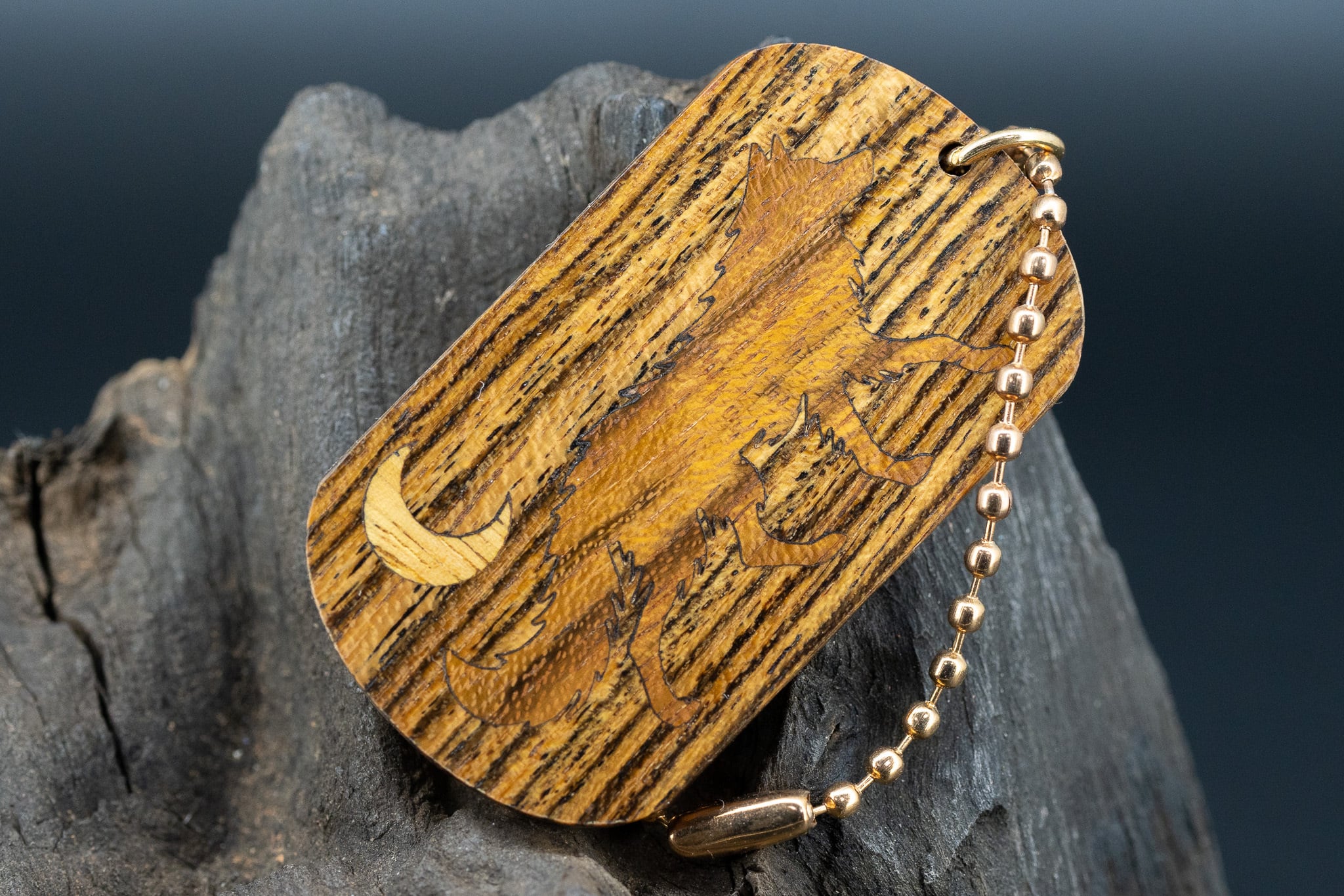 【黄王檀】リオグランデパリサンダー ドッグタグ 象嵌 闊歩