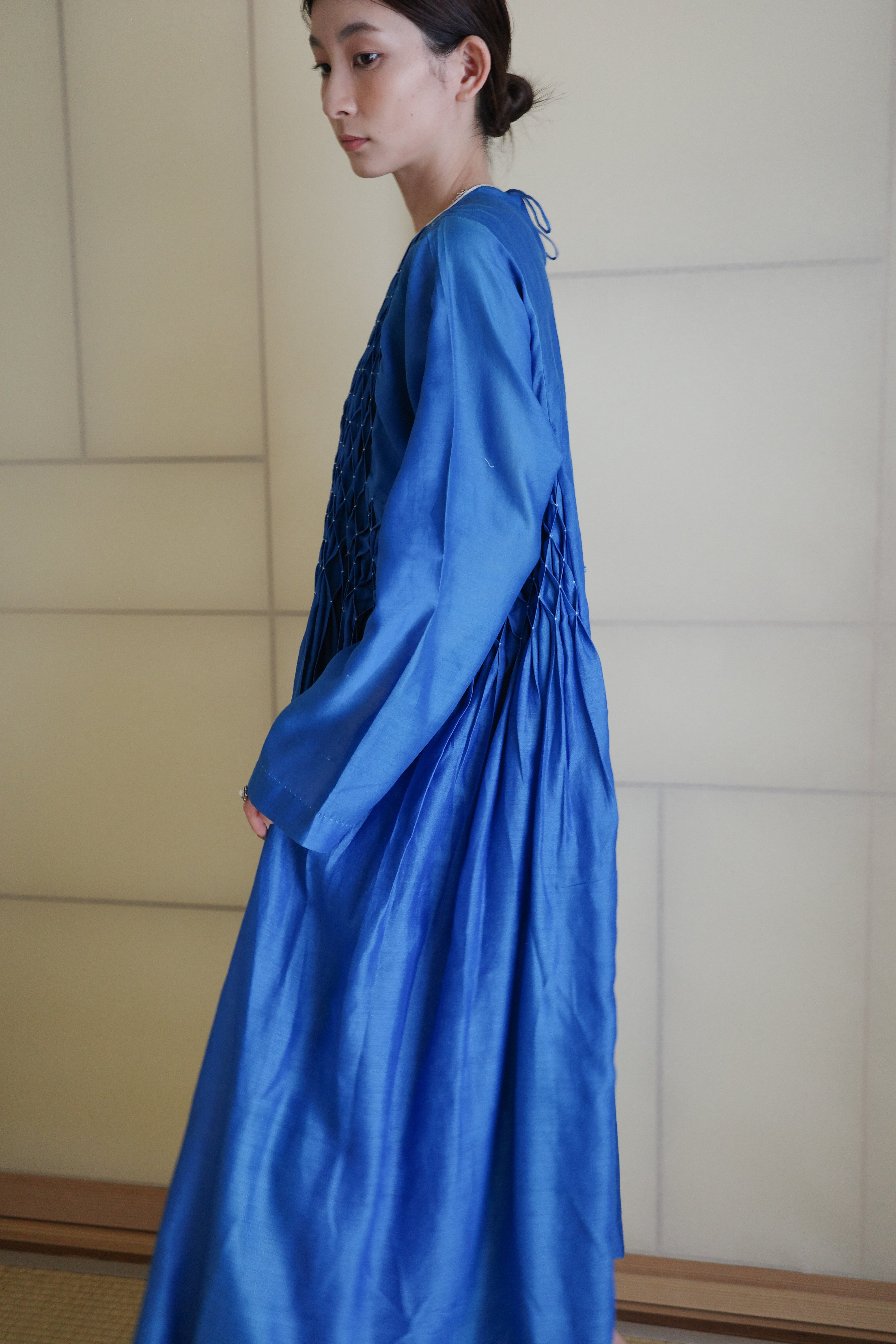 受注】AHMEV Snowdrop Smocking Dress + Slip BLUE | physis (ピュシス)