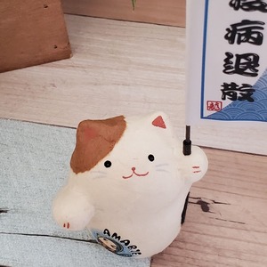 ちぎり和紙の招き猫　あまびえと一緒