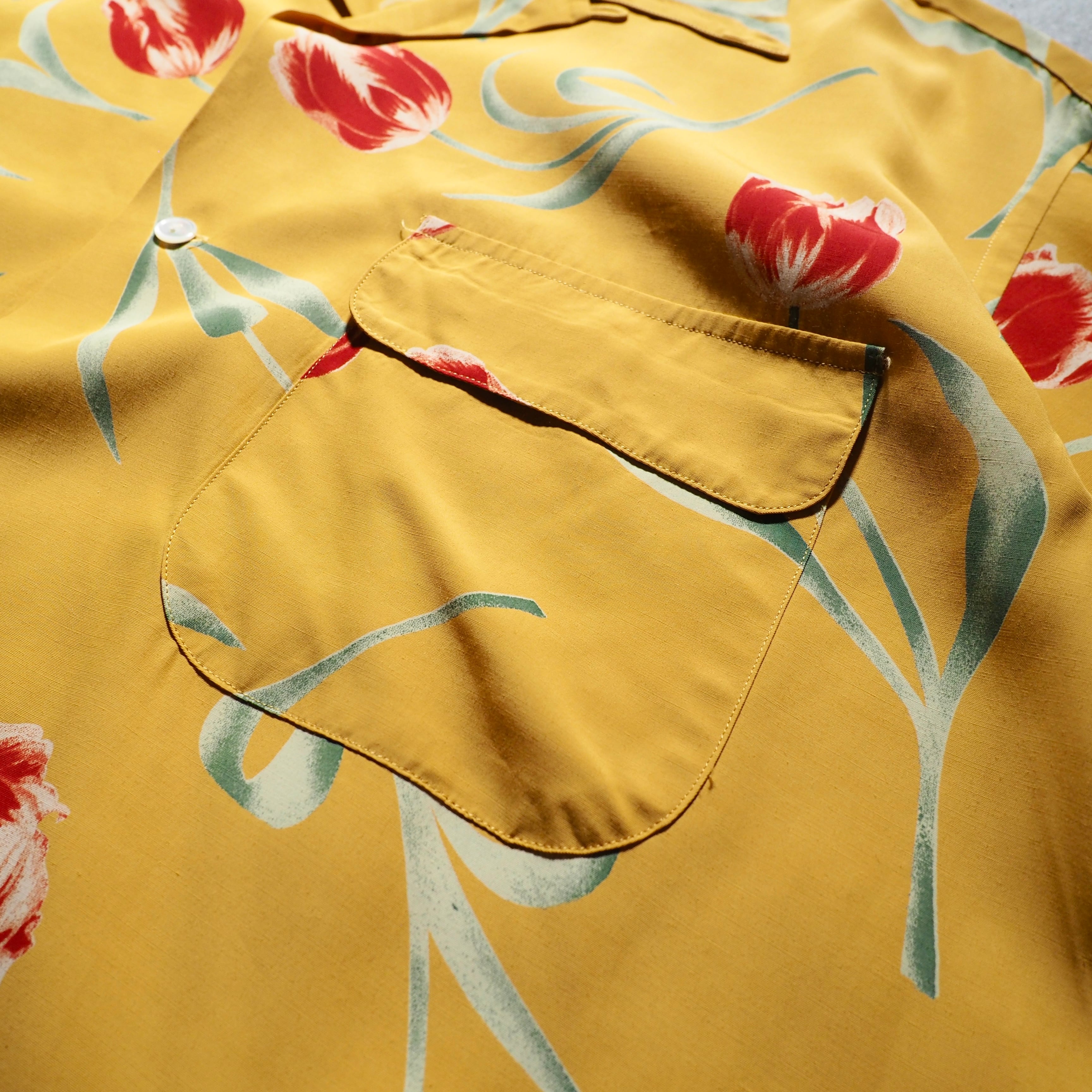 1990s ” TAKEO KIKUCHI ” Beautiful Tulip flower painted vintage Open collar shirt