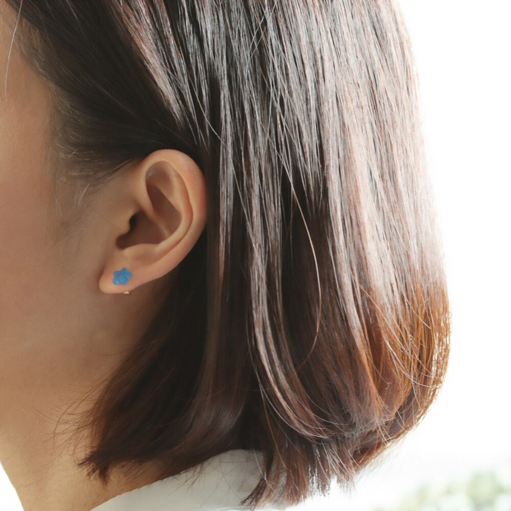 花咲くブルーアゲートのスタッドピアス｜14kgf｜金属アレルギー対応