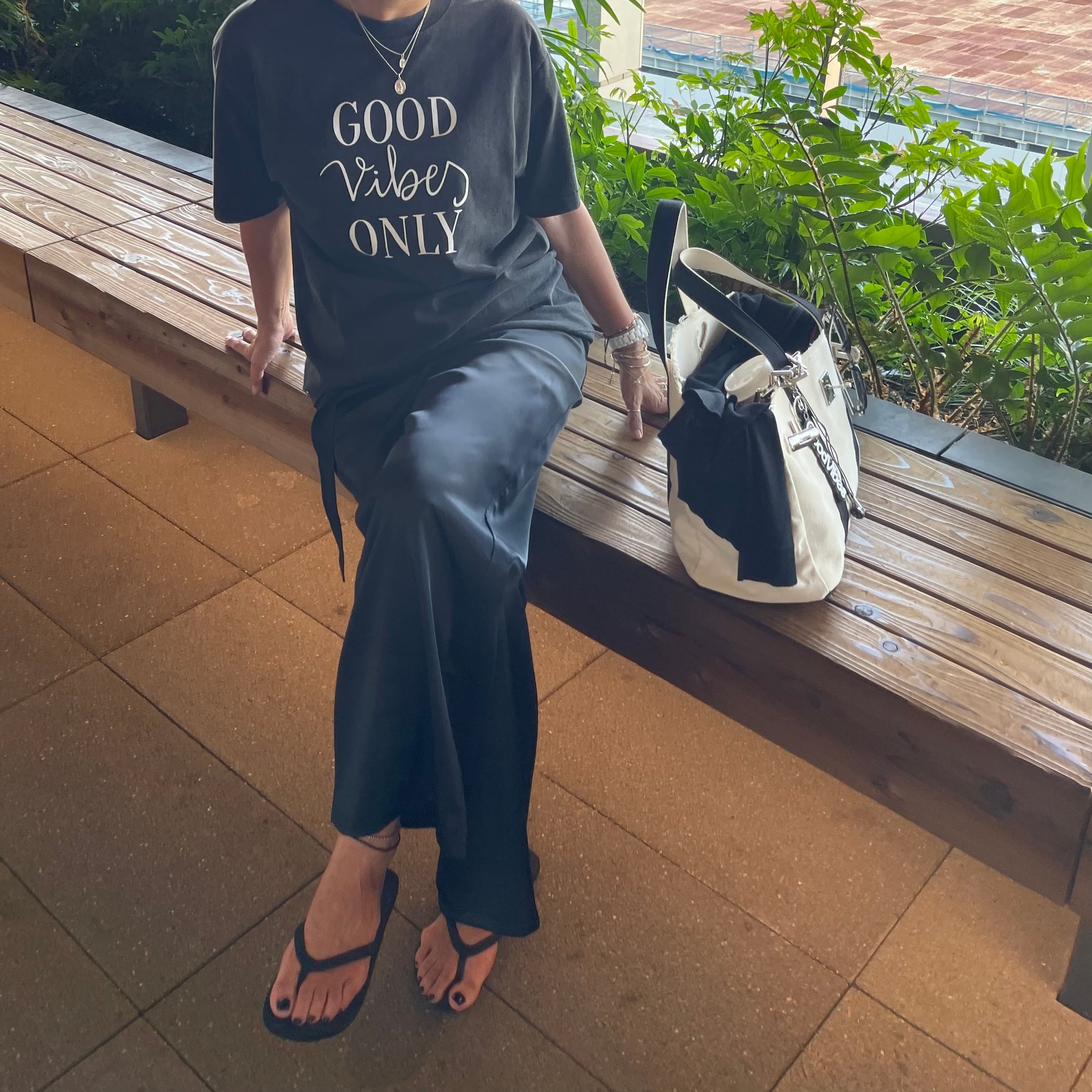 KANAGU tote BAG / raw edge style / black x silver | meong blue
