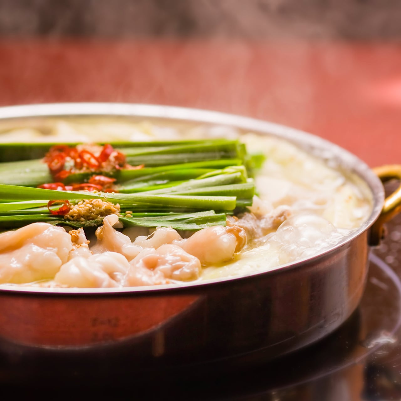 芸能人御用達』豆乳味噌味 ｜新衛門｜もつ鍋セット (2～3人前)〈人気