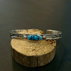 ヘンリーマリアーノ(HenryMariano) キングマンスタンプワークバングル