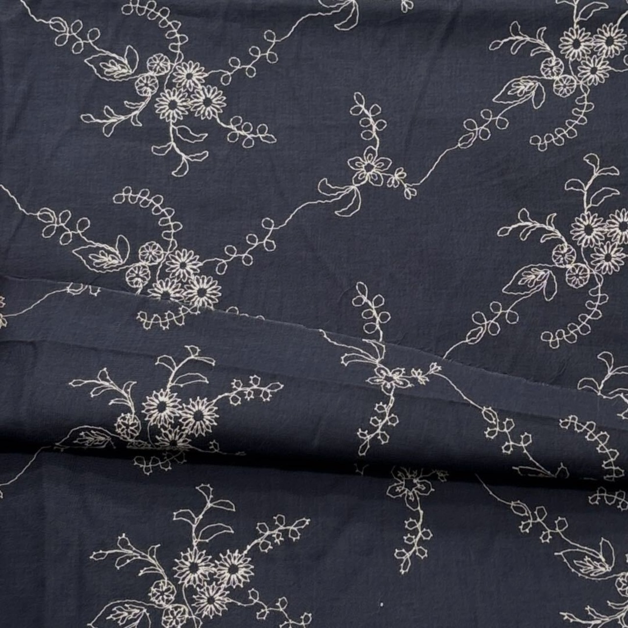 TC772◆3ｍ◆M◆綿100％スカラップ刺繍レース生地◆花柄◆ネイビーブラック×オフホワ