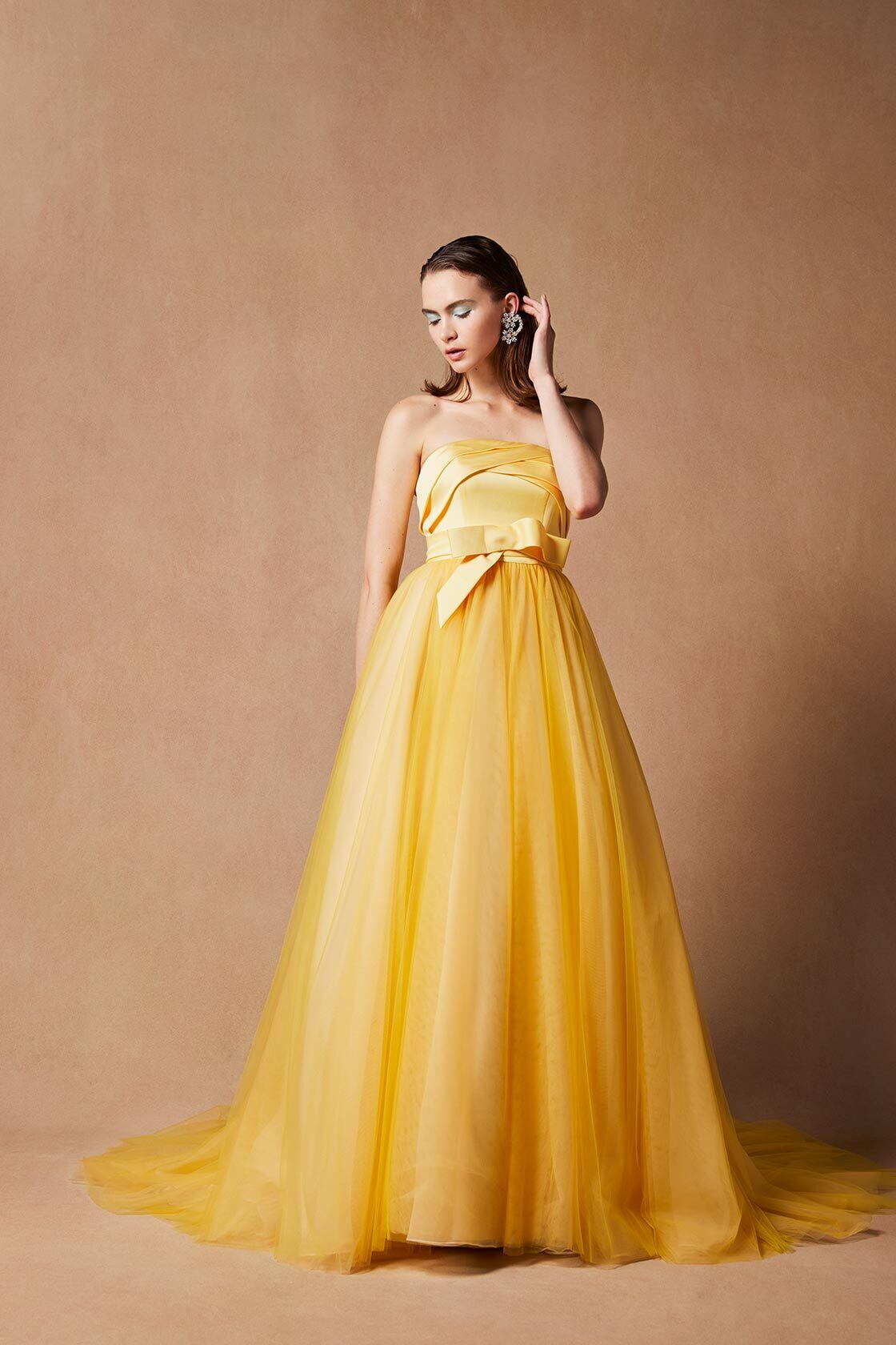 カラードレス ベアトップ ベルト 柔らかく重ねたチュールスカート  