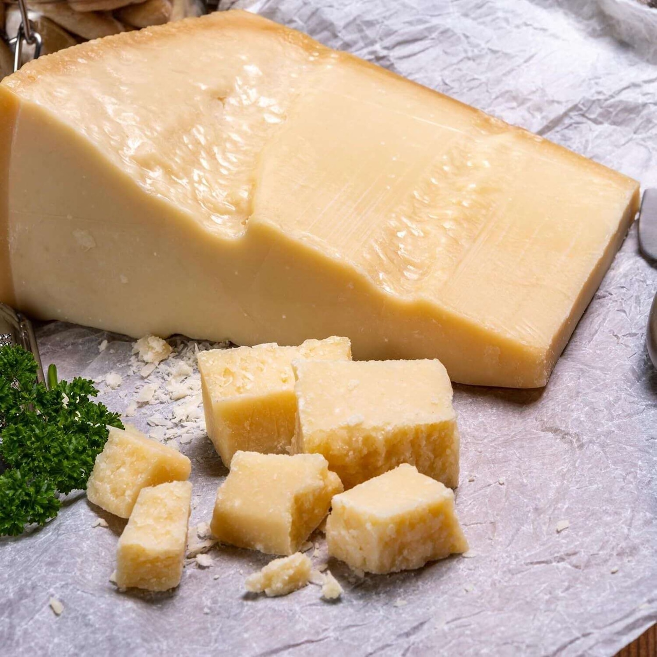 イタリア産 グラナパダーノ DOP 18ヶ月熟成 チーズ 5kg 業務用｜グラスフェッド・切りたて Grana Padano DOP 18-Month Aged Cheese 5kg | Large Bulk | Freshly Cut