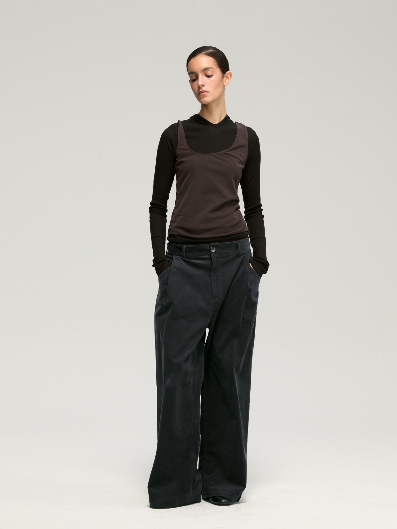 DECESOLO 26AW 100%コットン 細畝コーデュロイ タックトラウザー