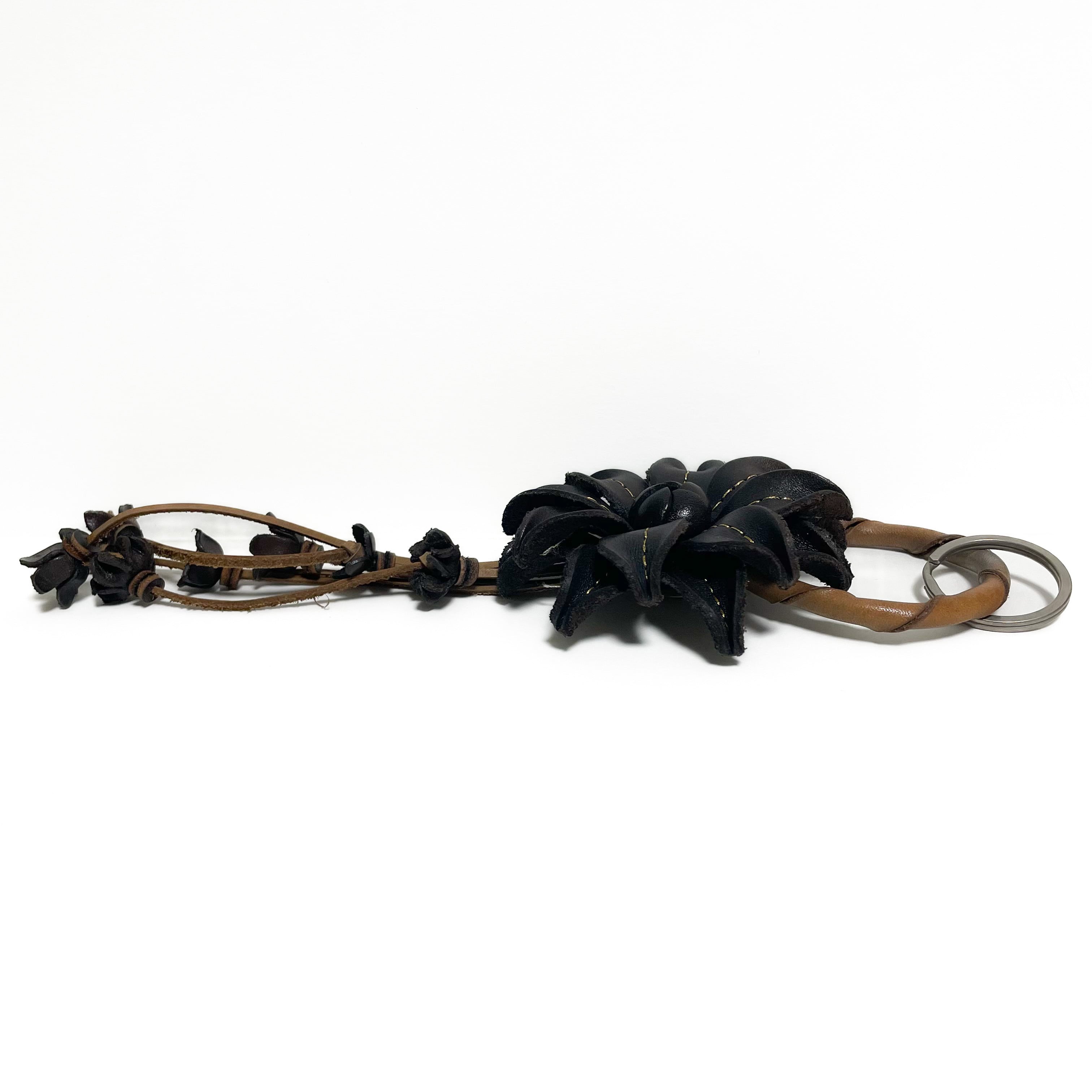 本革 バッグチャーム（フラワーモチーフ） 花 レザー ハンド