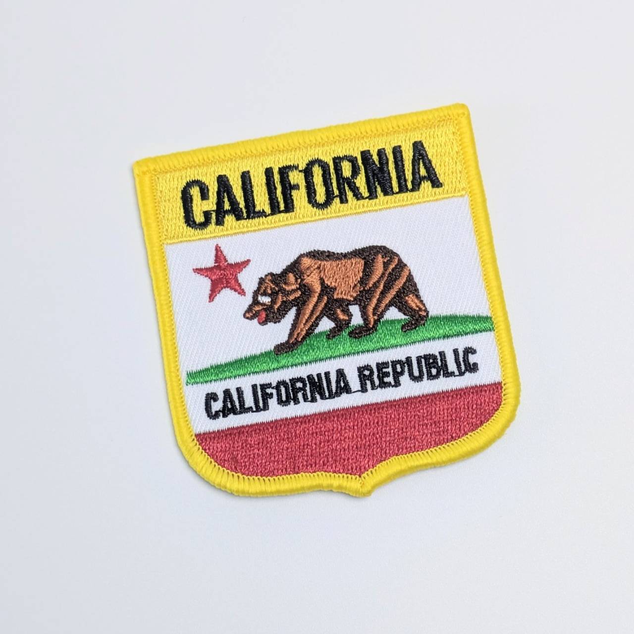 送料無料！ ★刺繍アイロンワッペン★  【 CALIFORNIA REPUBLIC / カリフォルニアグリズリー 】 〚アメリカン雑貨 アメトイ〛