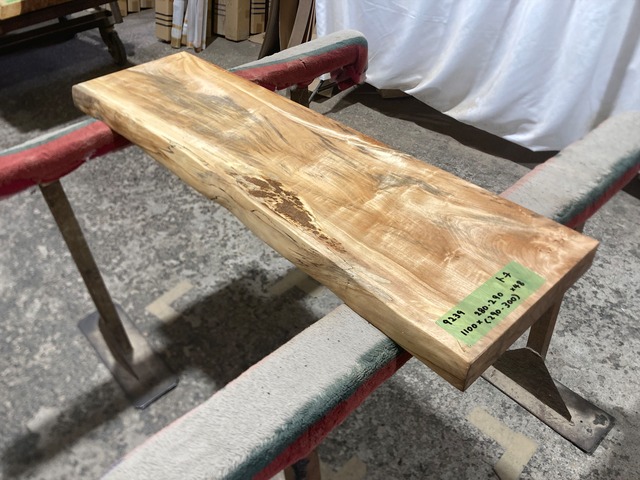 トチ9239　トチの木　一枚板無垢 乾燥材　1100x280-290x48mm カウンター　棚　テレビ台　カウンター　センターテーブル　窓台 　橡　栃