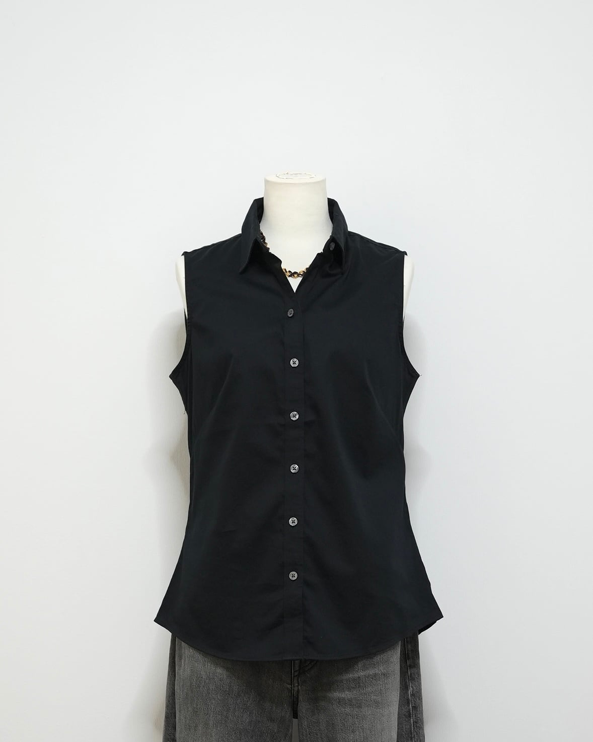 90s no-sleeve shirt