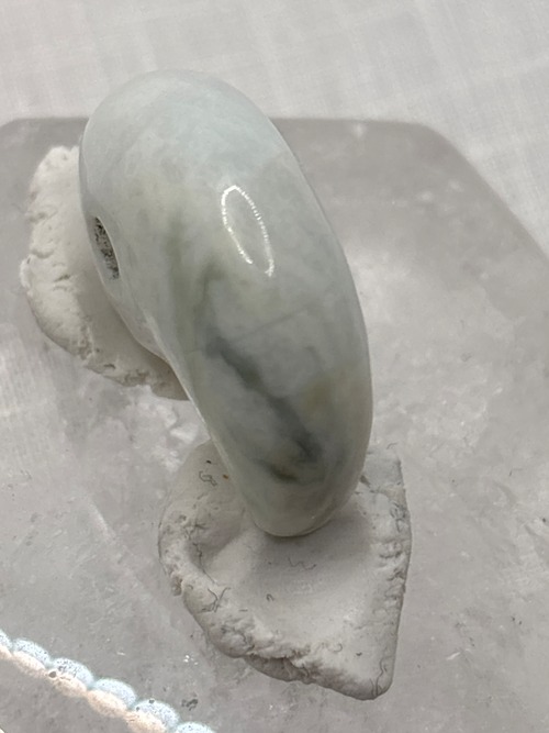 糸魚川翡翠　〜勾玉〜　白地に緑　　　（IM-0025）・画像6