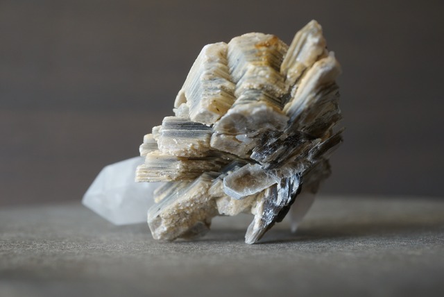 パキスタン スカルドゥ産マスコバイト/クォーツ Muscovite / Quartz 1658