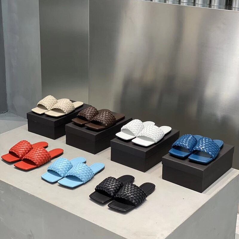 【新作】【送料無料】 さまざまな色のフラットミュール夏のcomt本革のスリッパの靴女性のビーチシューズくり抜いたスライド サマー 夏物 レザー 10b368370216432