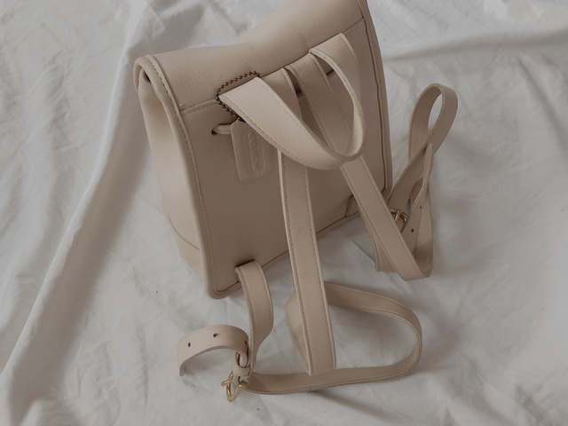 AMERICA 1990’s OLD COACH “OFF WHITE” Leather” Ruck sack