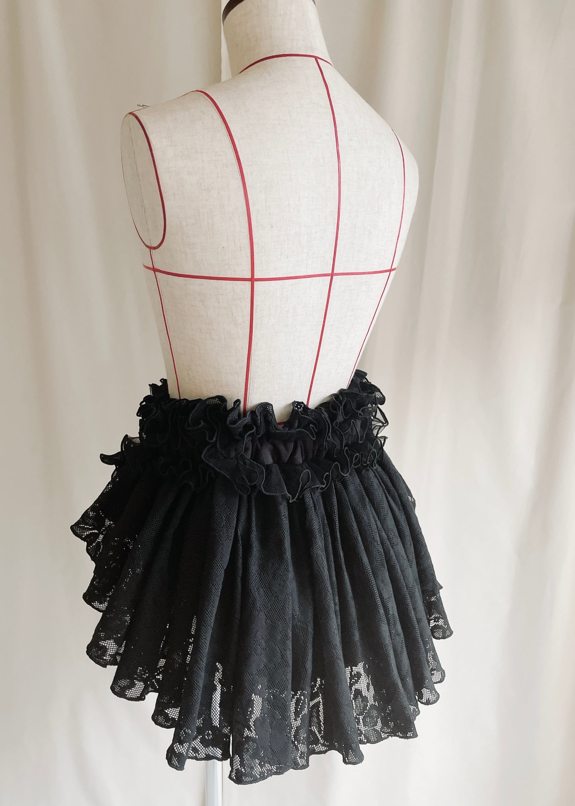 DŌRA CÎTA | Ruffled Hidden Bag - BLACK | ORIENT MILLINERY