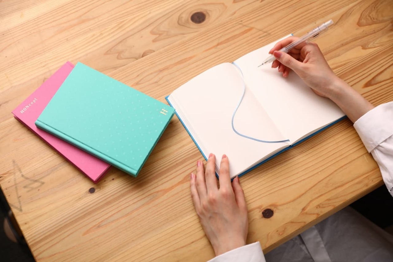 【HONcept】テキスタイルノート Charm Dot（水色） - Sand Beige 42（サンドベージュ）ノート