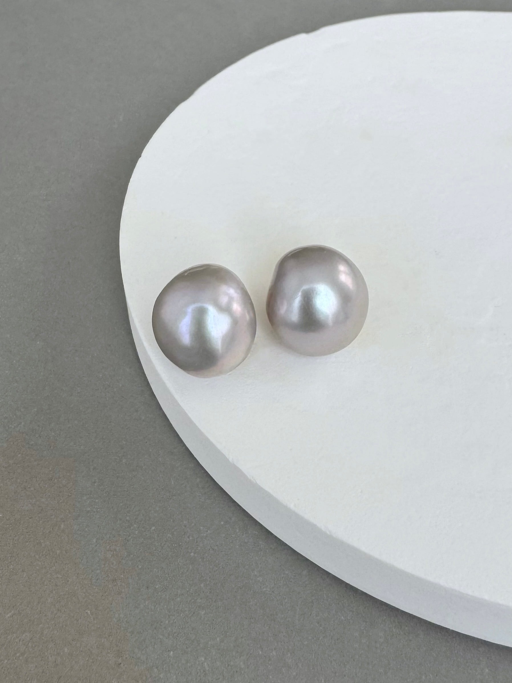 baroque pearl earrings gray