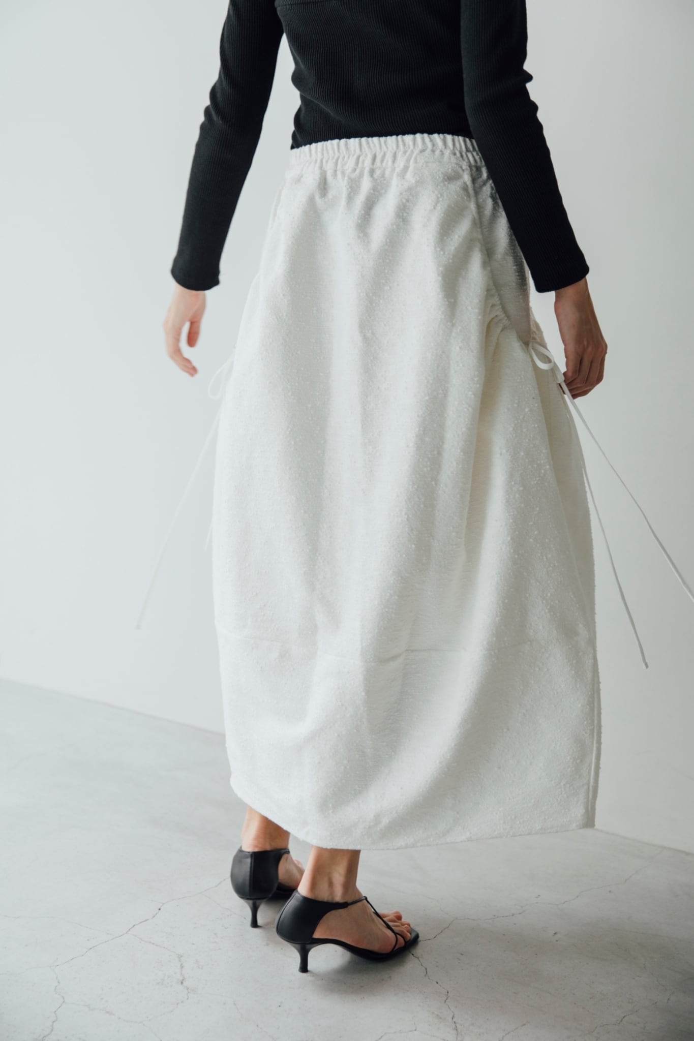jacquard cocoon skirt (white) | e L L a
