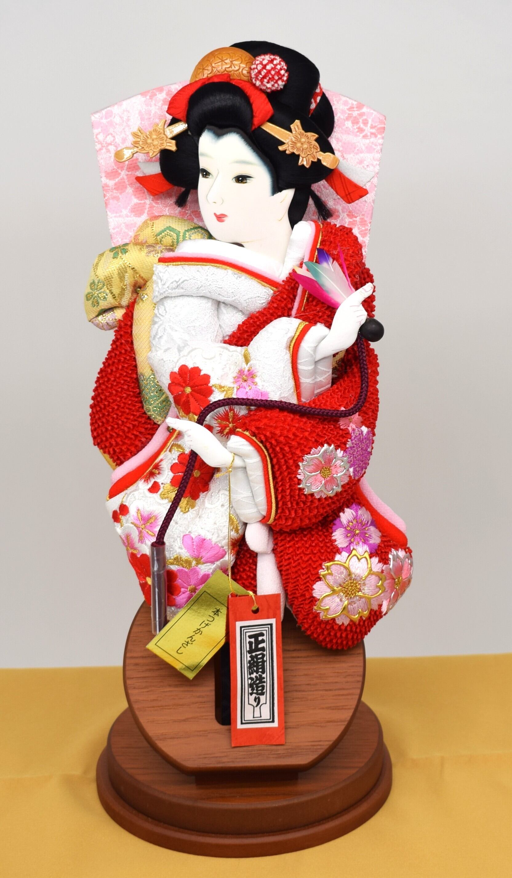 羽子板【正絹極上草野桜刺繍】 出飾り台付 10号 | 鱗屋商店 羽子板【正絹極上草野桜刺繍】 出飾り台付 10号 | 鱗屋商店