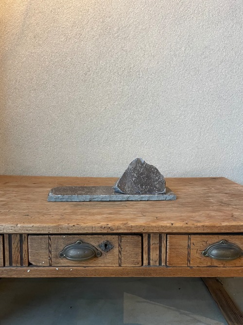 136 石の花器・石の敷台セット