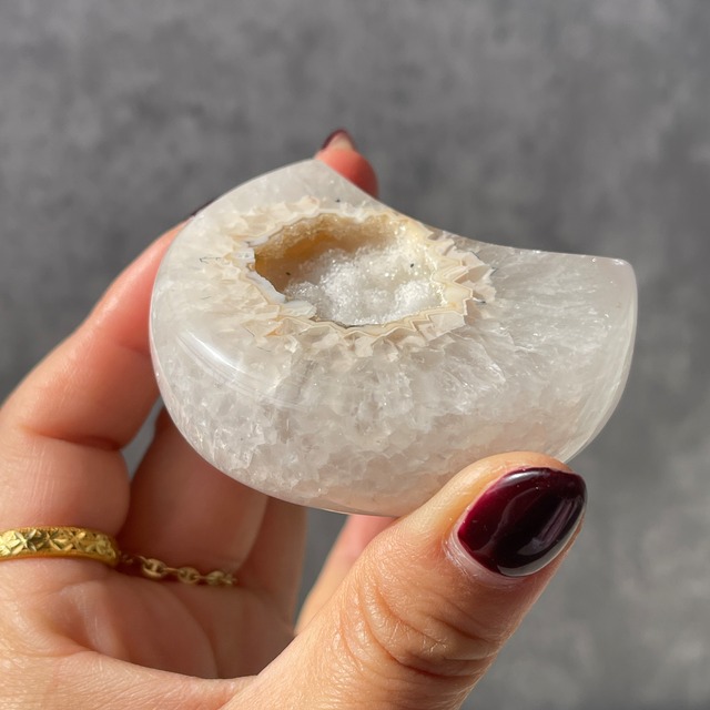 ブラジル産 アゲートムーン｜ドゥルージー入り・ブラックライトで反応する瑪瑙