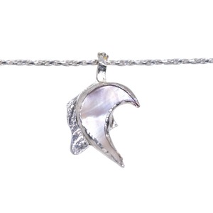 [ready-to-ship] Ribbon on the moon|mother-of-pearl pendant