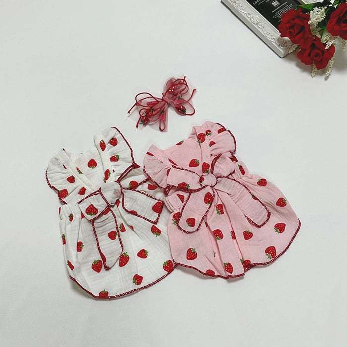【SALE】 strawberry cotton onepiece S ~ XL 2color / 犬服 春夏 新作 ワンピース リボン イチゴ柄 ドレス コットン 可愛い ドッグウェア スカート ピンク シャーリング フリル袖 お揃い onepiece57