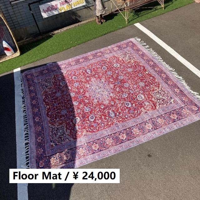 TOPANGA Homefurnishing　ペルシャプリントフロアラグマット　マシュハド　200×200cm　フロアマット　ペルシャ絨毯　ポリエステル　三人掛けソファ　テーブル