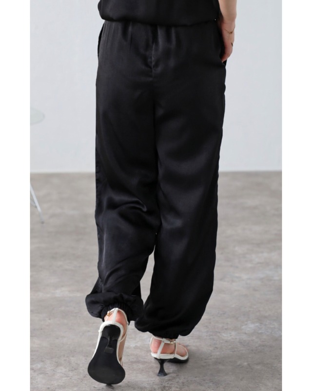 サテンジョガーパンツ