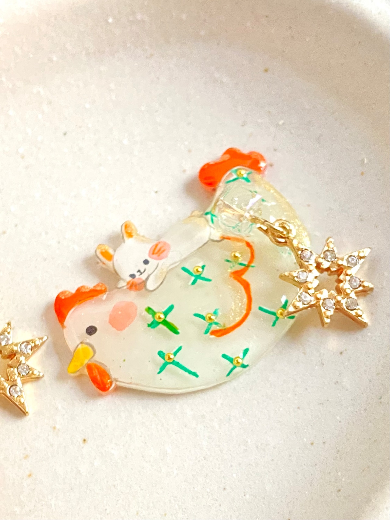 ブローチ『うさぎちゃんとちびコッコ』