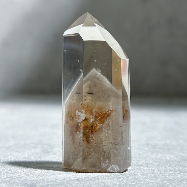 貫入◎ファントムスモーキークォーツ タワー42◇ Smoky phantom quartz ◇天然石・鉱物・パワーストーン