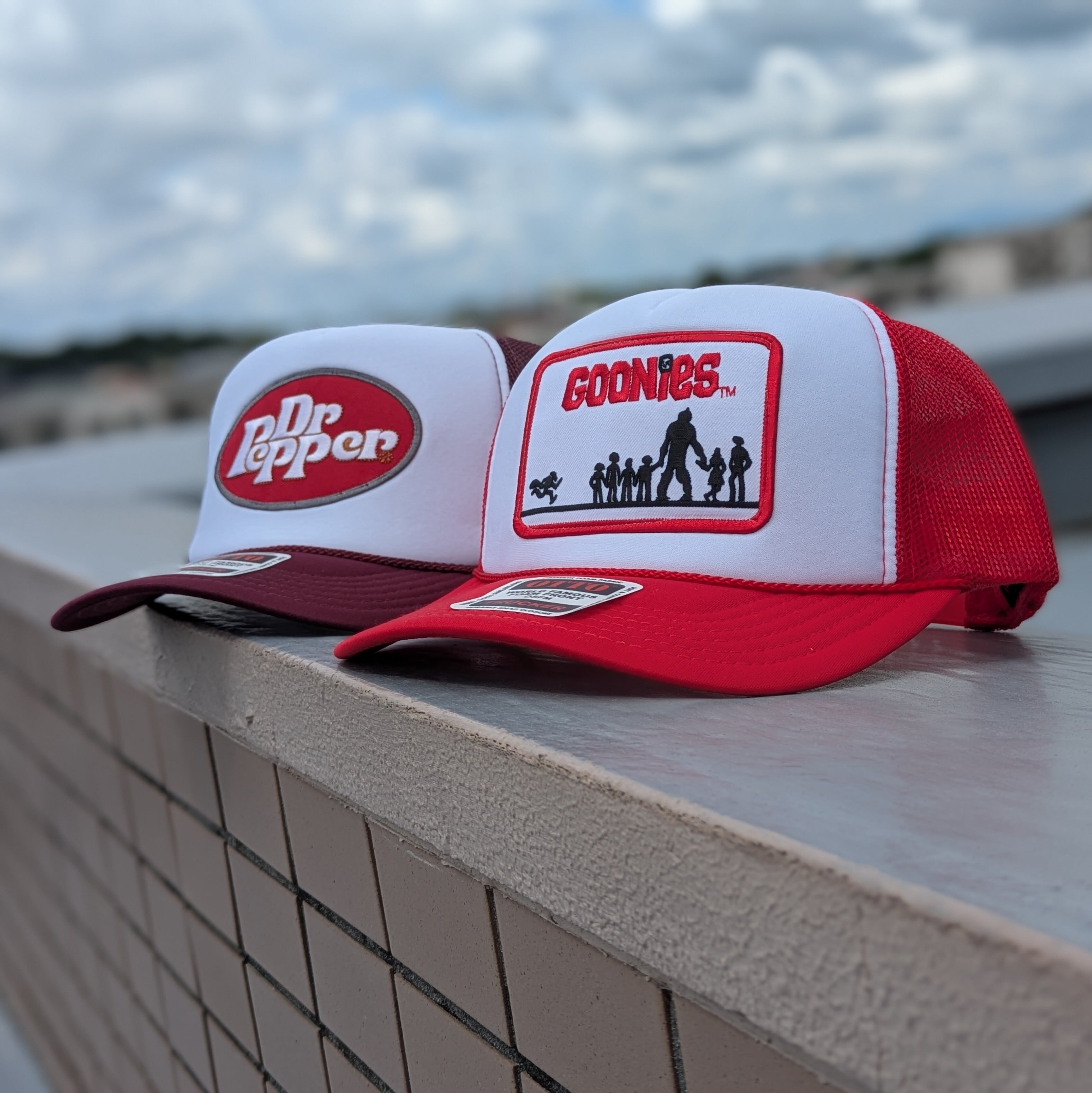【 OTTO CAP オットーキャップ 】 『 The Goonies グーニーズ 』 トラッカーキャップ/ メッシュキャップ / RED 〚アメリカン雑貨 アメトイ〛