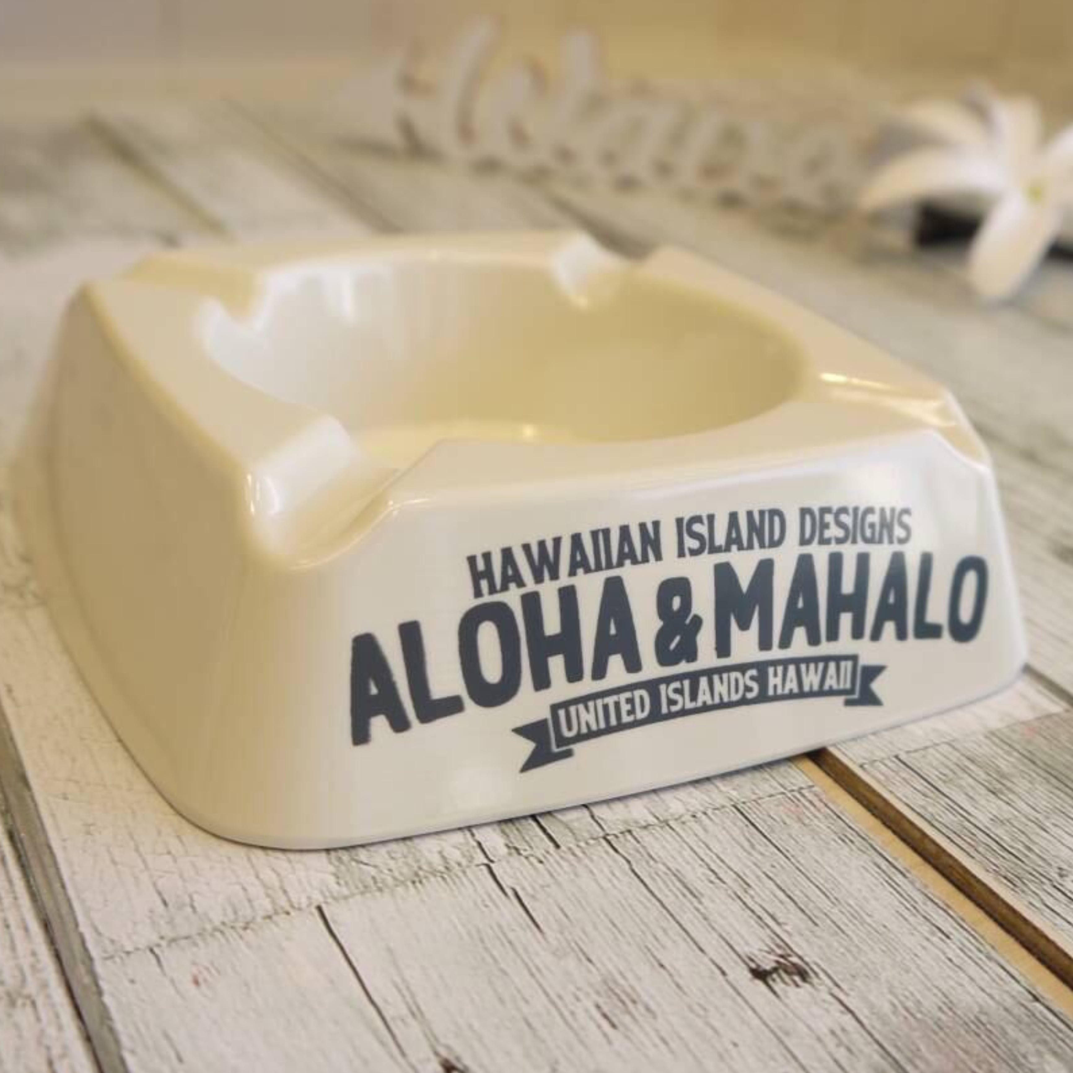 ★ハワイアン雑貨★アッシュトレイ/犬猫/フードボウルにも!えさ 皿/灰皿/ホワイト<ALOHA&MAHALO>