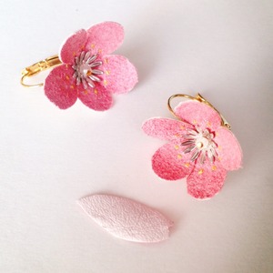 さくらひとひらピアス(pink）