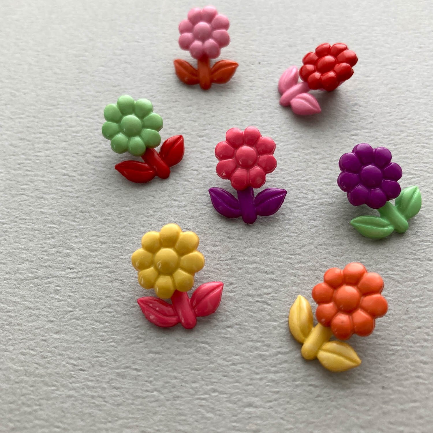 カラフルお花ボタンパック（16mm/7p） | Dua-アクセサリーパーツショップ