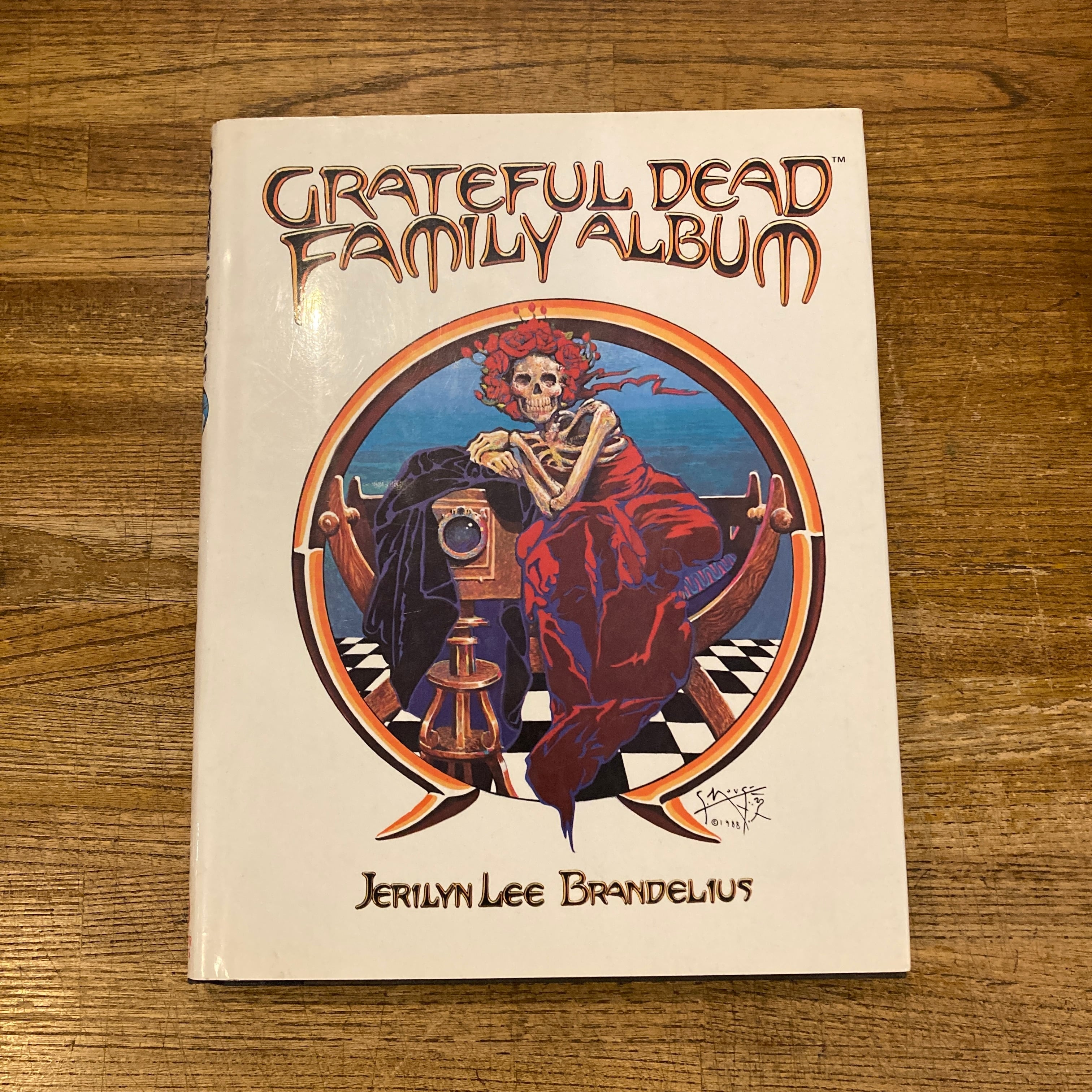 Grateful Dead Family Album / Jerilyn Lee Brandelius | 百年