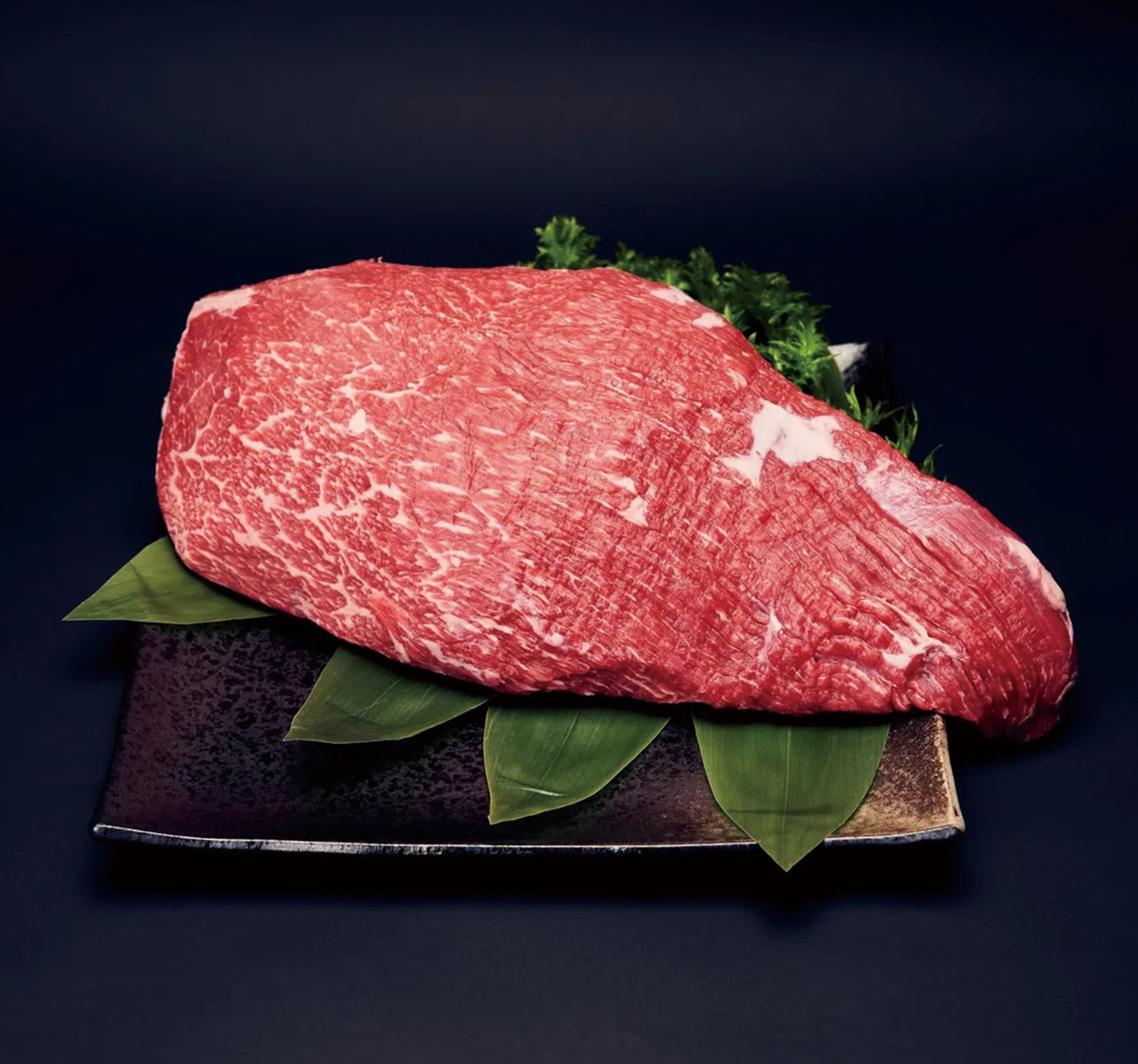 《送料無料》【塊】モモ 約3kg どんなお料理でも間違いない。和牛オリンピック日本一の農場からお届け