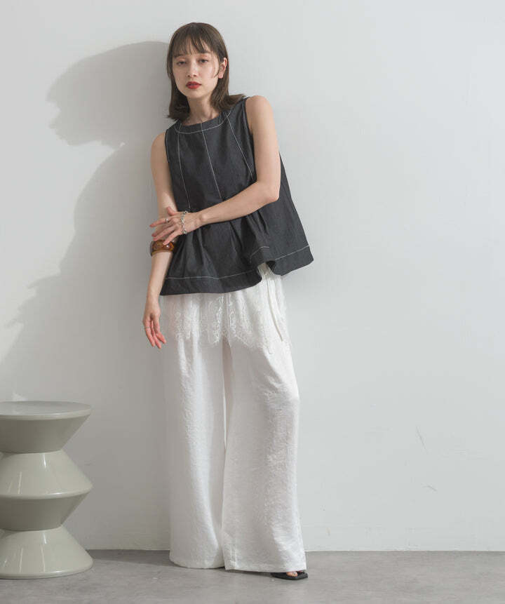 2603020 フロントタックフレアノースリーブトップス black | エルキカク