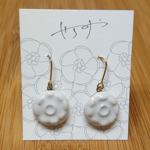 【ふわりふわり綿雪】押型まる陶器ピアス