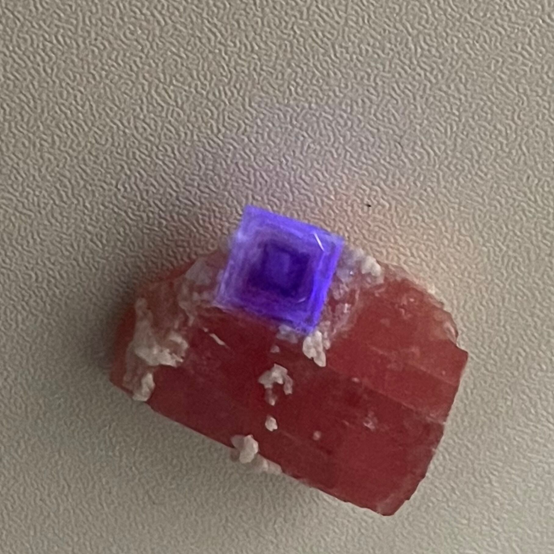 ロードクロサイト / フローライト【Fluorite on Rhodochrosite