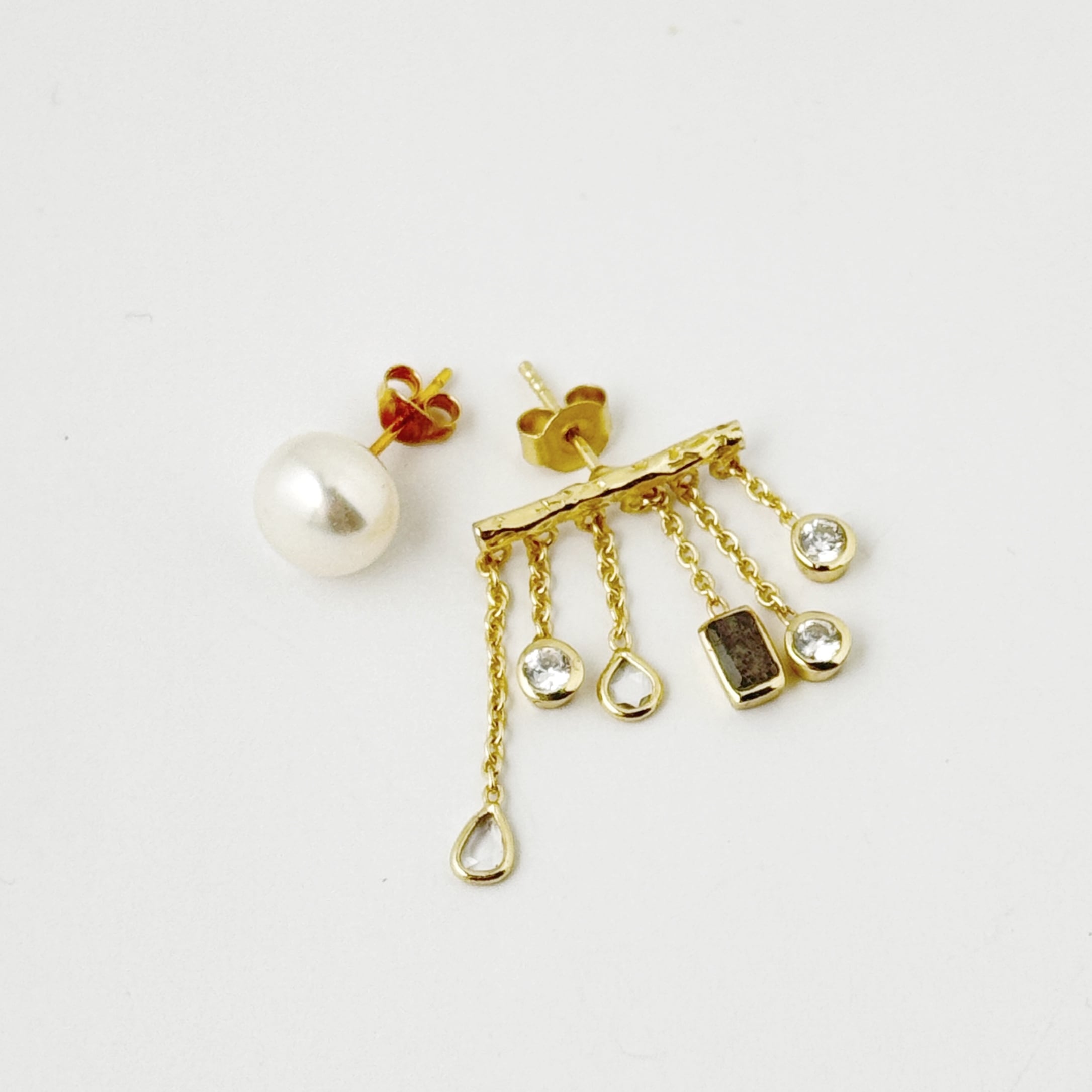 アシンメトリー ピアス Schiaparelli刻印アシンメトリーピアス 公式通販